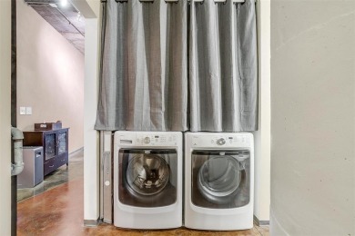 Charming Historic Studio Condo in the Heart of Dallas!  Perfect