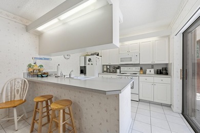 Discover this charming two-bedroom townhouse, with each bedroom - photo 10