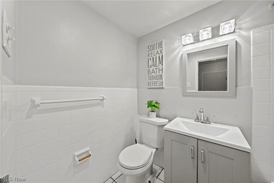 Spacious efficiency unit with ample closet space in a prime - photo 11