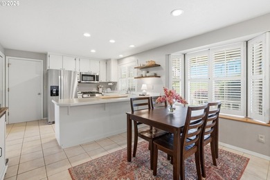 Columbia River view home with flexible living options and - photo 11