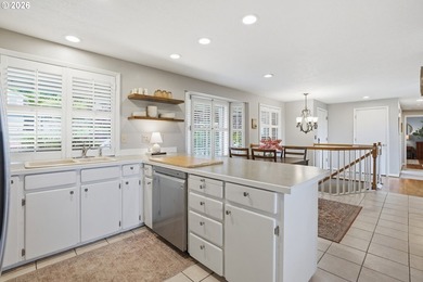 Columbia River view home with flexible living options and - photo 12