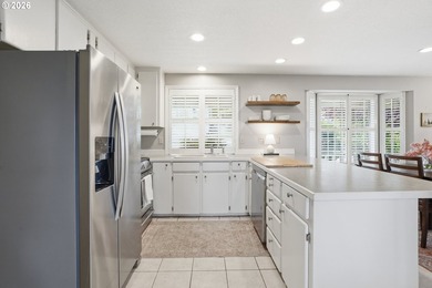 Columbia River view home with flexible living options and - photo 13