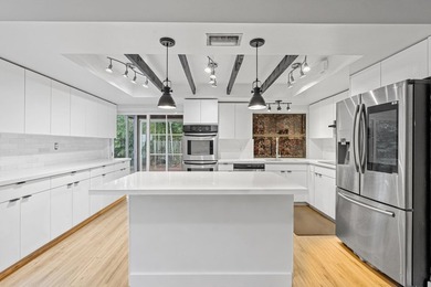 One-story 5BR/4BA home on an oversized lot over 8500 sq. ft. in - photo 5