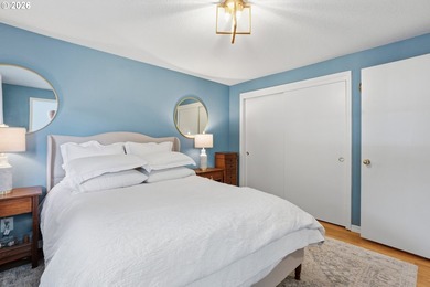 Columbia River view home with flexible living options and - photo 15