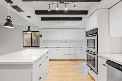 One-story 5BR/4BA home on an oversized lot over 8500 sq. ft. in - photo 7