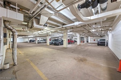 Spacious efficiency unit with ample closet space in a prime - photo 18