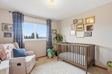 Columbia River view home with flexible living options and - photo 18