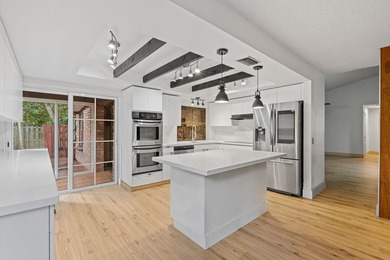 One-story 5BR/4BA home on an oversized lot over 8500 sq. ft. in - photo 9