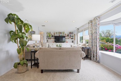 Columbia River view home with flexible living options and - photo 24