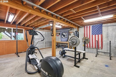 Columbia River view home with flexible living options and - photo 25