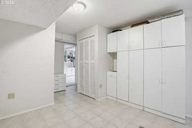 Columbia River view home with flexible living options and - photo 27