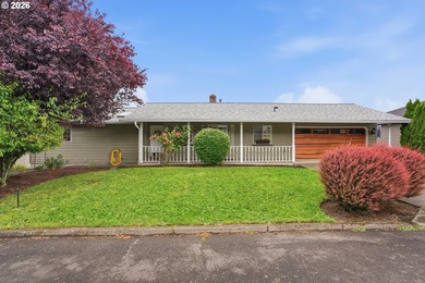 Columbia River view home with flexible living options and - photo 38
