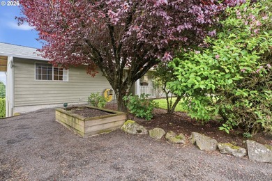 Columbia River view home with flexible living options and - photo 39