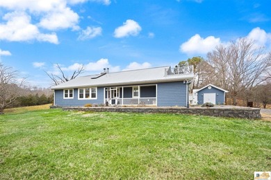 (private lake, pond, creek) Home For Sale in Edmonton Kentucky