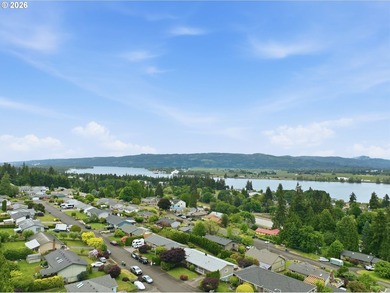 Columbia River view home with flexible living options and - photo 43