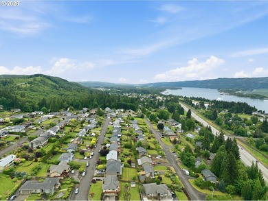 Columbia River view home with flexible living options and - photo 44