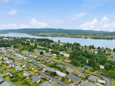 Columbia River view home with flexible living options and - photo 45