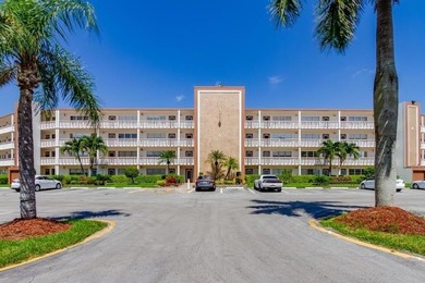 (private lake, pond, coastal) Condo Active Under Contract in Boca Raton Florida