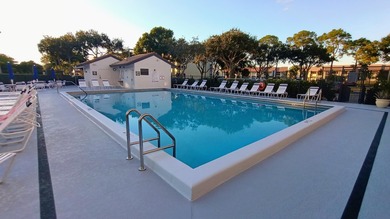 This spacious 2-bedroom, 2-bathroom penthouse condo offers - photo 11