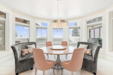 Elegant & incredibly well thought out custom estate with - photo 18