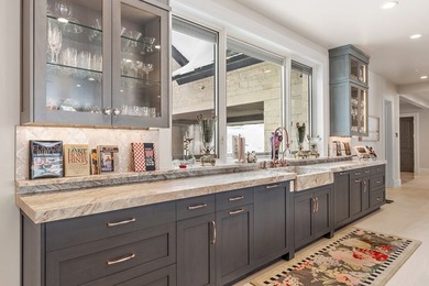 Elegant & incredibly well thought out custom estate with - photo 19