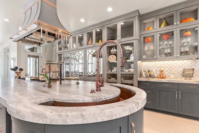 Elegant & incredibly well thought out custom estate with - photo 20