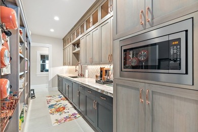 Elegant & incredibly well thought out custom estate with - photo 23