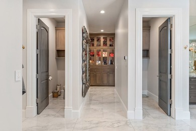Elegant & incredibly well thought out custom estate with - photo 26