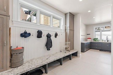 Elegant & incredibly well thought out custom estate with - photo 31