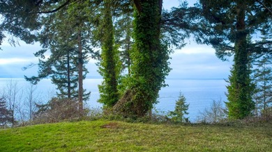 Spectacular 6,572 sqft oceanfront custom-built home situated on - photo 32