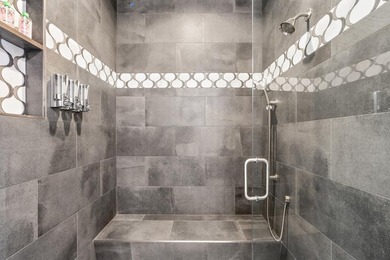 Elegant & incredibly well thought out custom estate with - photo 33
