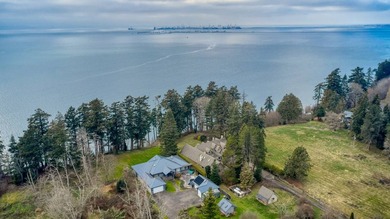 Spectacular 6,572 sqft oceanfront custom-built home situated on - photo 37