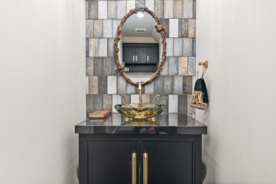 Elegant & incredibly well thought out custom estate with - photo 40