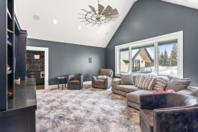 Elegant & incredibly well thought out custom estate with - photo 42