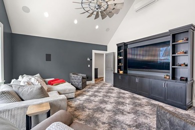 Elegant & incredibly well thought out custom estate with - photo 43