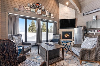 Elegant & incredibly well thought out custom estate with - photo 45
