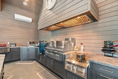 Elegant & incredibly well thought out custom estate with - photo 47