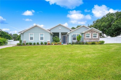 Lake Home For Sale in Auburndale, Florida