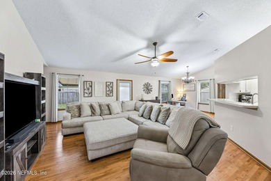 CUL-DE-SAC LOCATION! Well maintained 3BR/2BA home within walking - photo 8