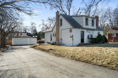 Bangs Lake Home Active Under Contract in Wauconda Illinois