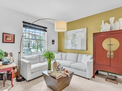 Welcome to this beautifully maintained 3-bedroom, 2.5-bathroom - photo 6