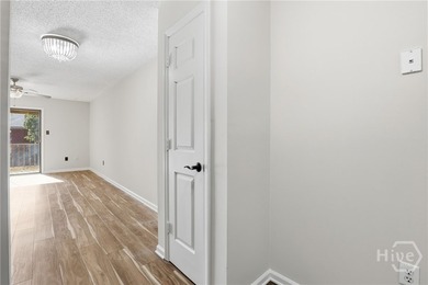 Welcome to worry free living in this well maintained upstairs - photo 9