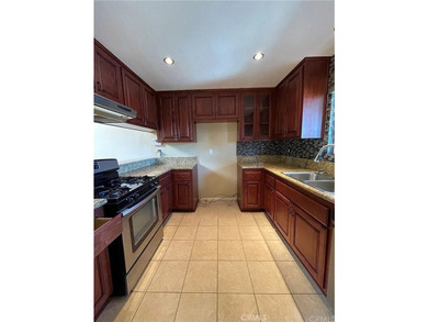 Welcome to coastal living combined with everyday convenience! - photo 2