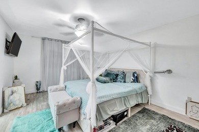 This wonderful 3bd/2bath single family home boast a spacious - photo 5