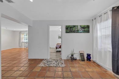 This wonderful 3bd/2bath single family home boast a spacious - photo 7
