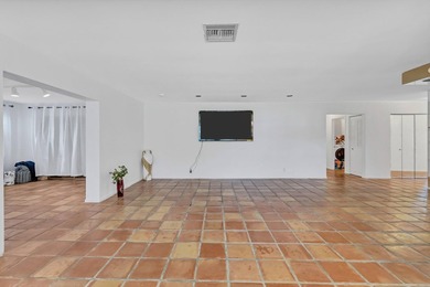 This wonderful 3bd/2bath single family home boast a spacious - photo 9