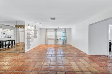 This wonderful 3bd/2bath single family home boast a spacious - photo 10