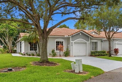 Beautifully updated 3-bedroom, 2-bath corner villa with 1,495 sq - photo 3