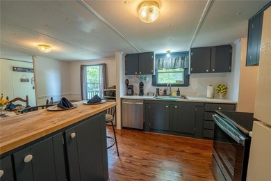 Welcome to your lakeside escape! This cozy, well-maintained - photo 8