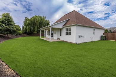 Beautifully updated 4-bedroom 3 bath home with modern finishes - photo 15
